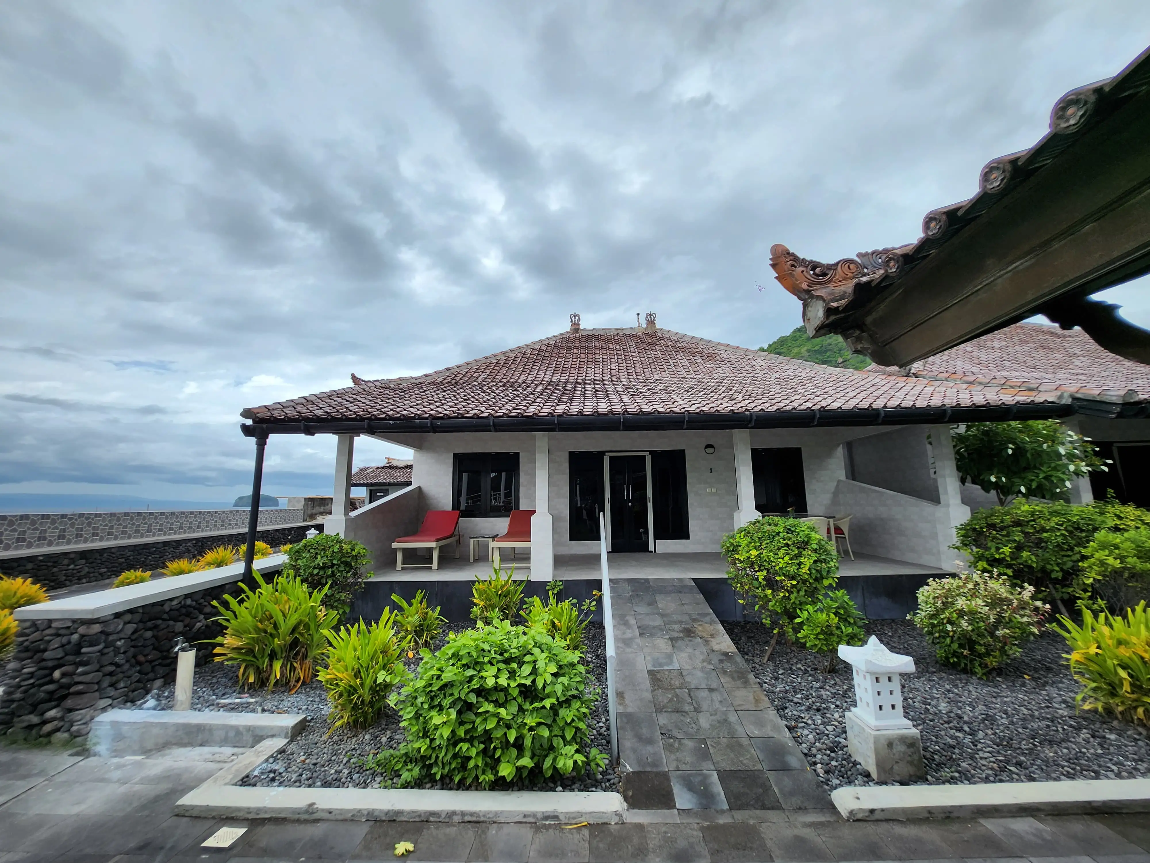 2BR Ocean View Bungalow with Terrace | ROOM 01