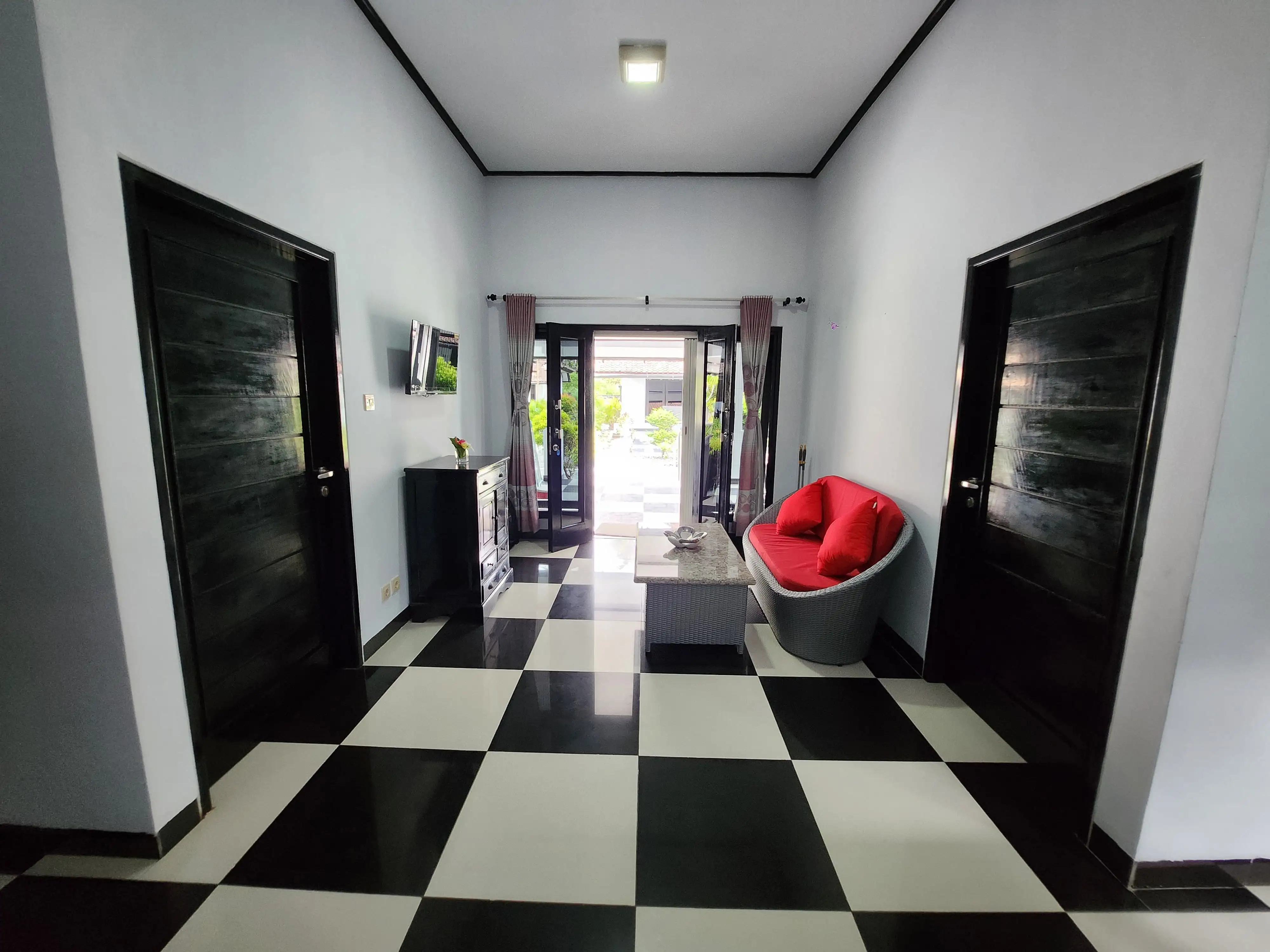 Ocean View 2BR Stay with Private Garden | ROOM 6